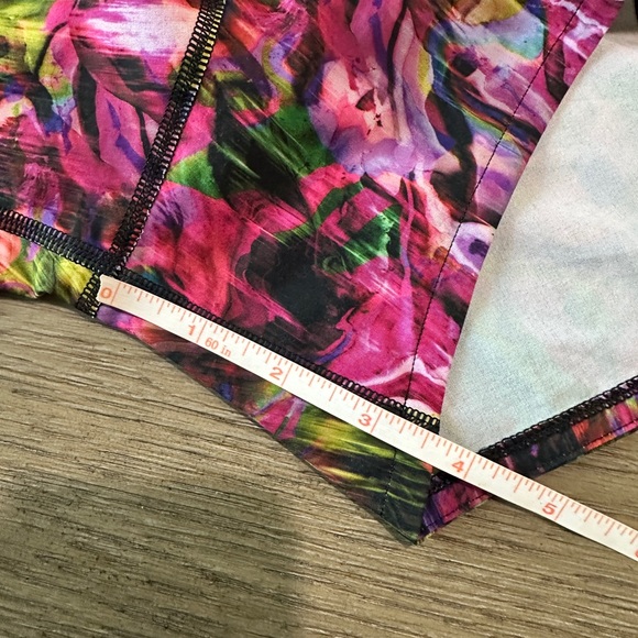 Lululemon Shorts Size 8 Black and Pink Print - Picture 9 of 10